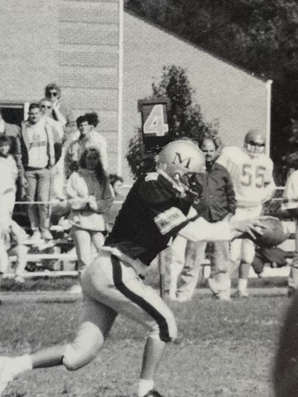 1989 Malvern kicker about to punt the ball